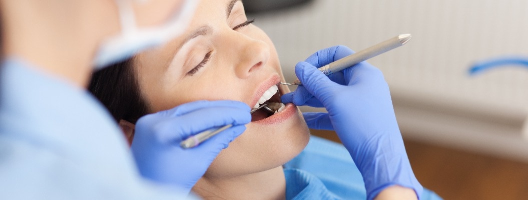 untersuchung beim zahnarzt
